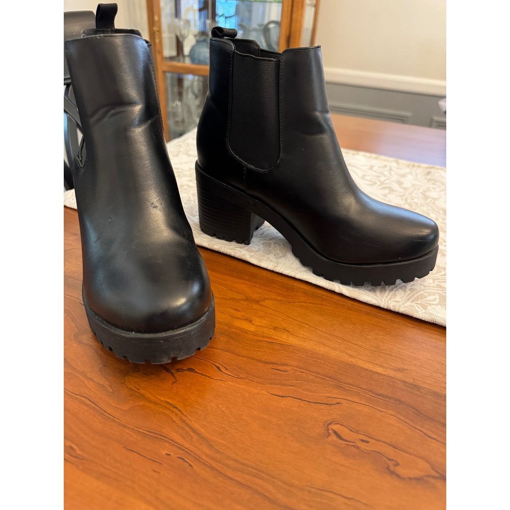 Soda Womens Black Faux Leather Lug Sole Platform Chelsea Ankle Boots Size 8M
